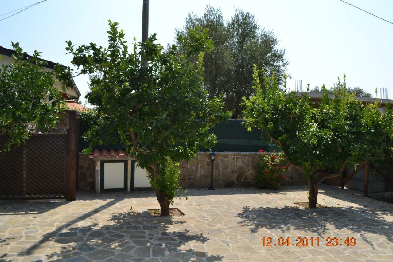 Oasi Peppa Villa Асчеа Екстериор снимка