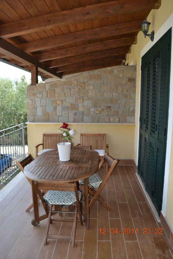 Oasi Peppa Villa Асчеа Екстериор снимка